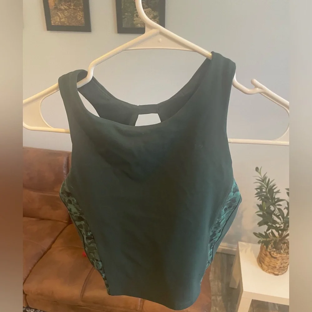 Athleta Green Sports Bra with Camo Side Panels Size Small